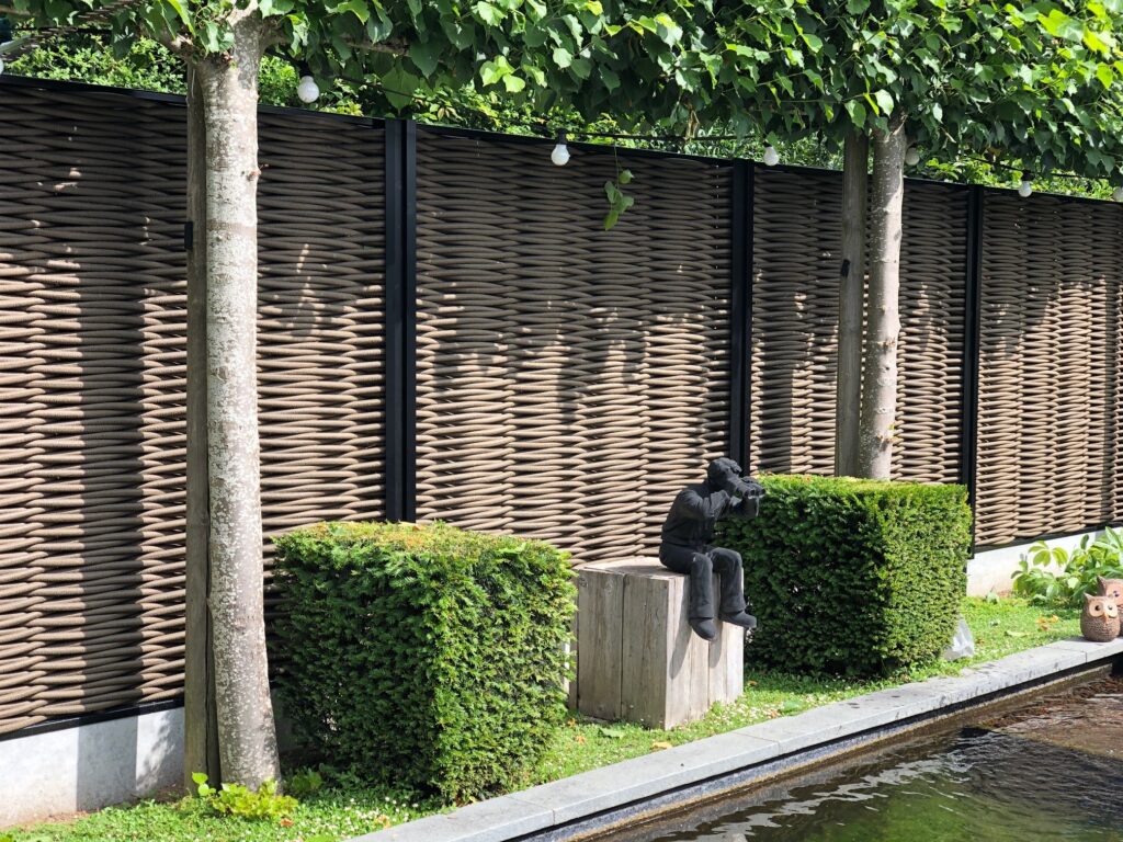 Woven fence with black aluminium posts