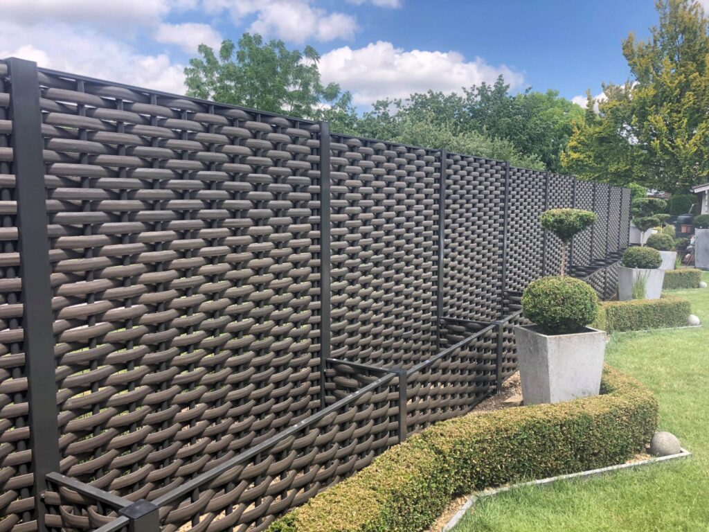 Woodscape flat-weave fencing